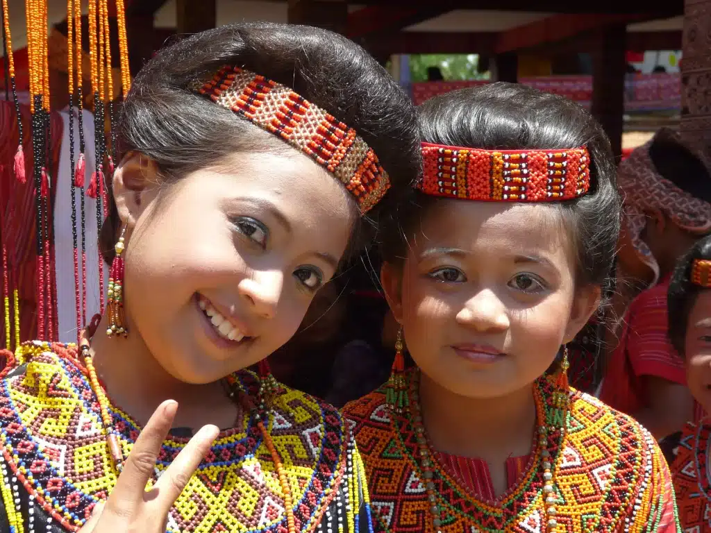 2 jeunes habitantes de Sulawesi - Amanaska - agence de voyage